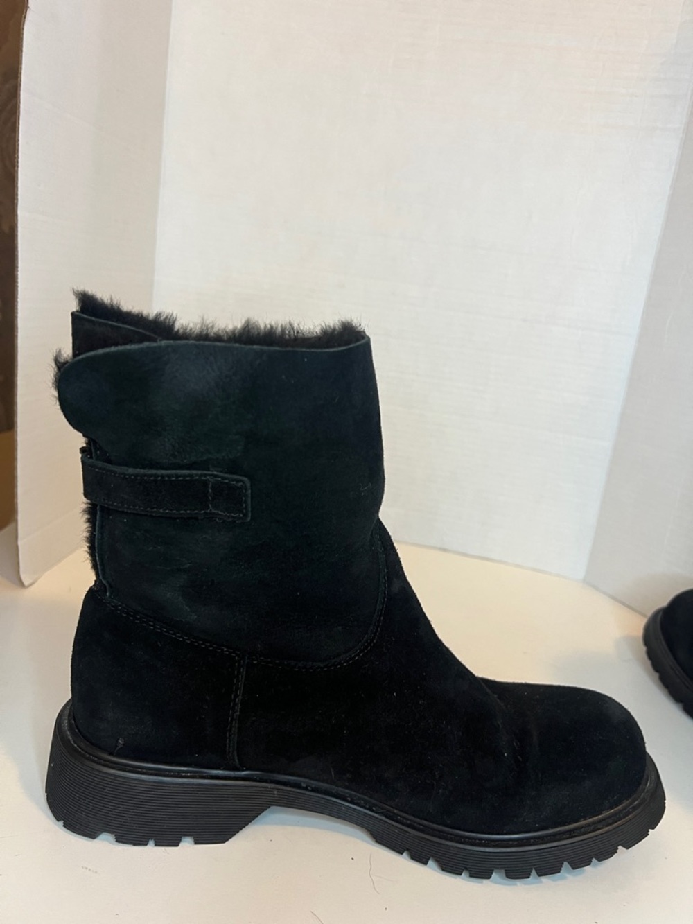 La CANADIENNE Black Hadley Suede Fur-Trim Lace-Up Ankle Boots - Picture 5 of 7